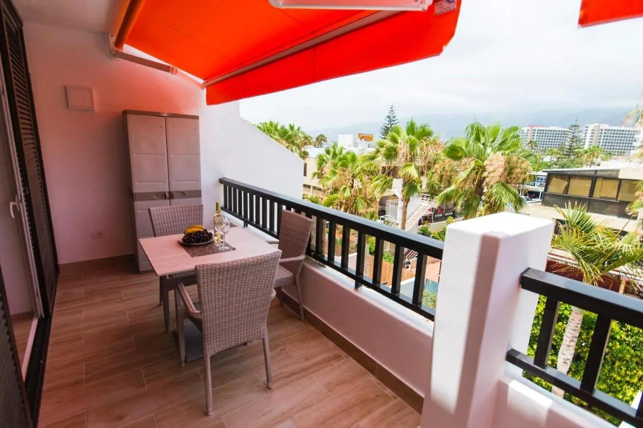 Beachside Oasis: 2-Bedroom Apartment with Pool & Wi-Fi Playa de las Americas